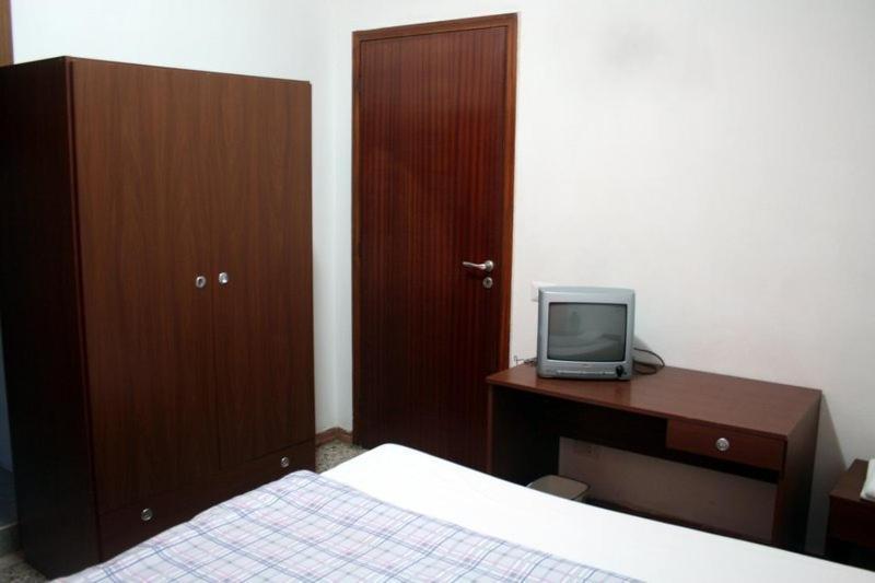 بيرو Family Inn الغرفة الصورة